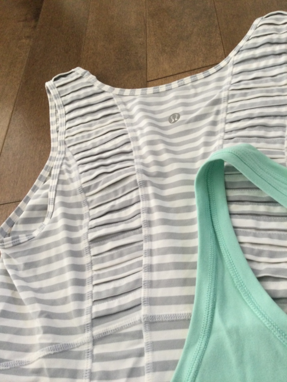 Lululemon tank bundle - Picture 4 of 6